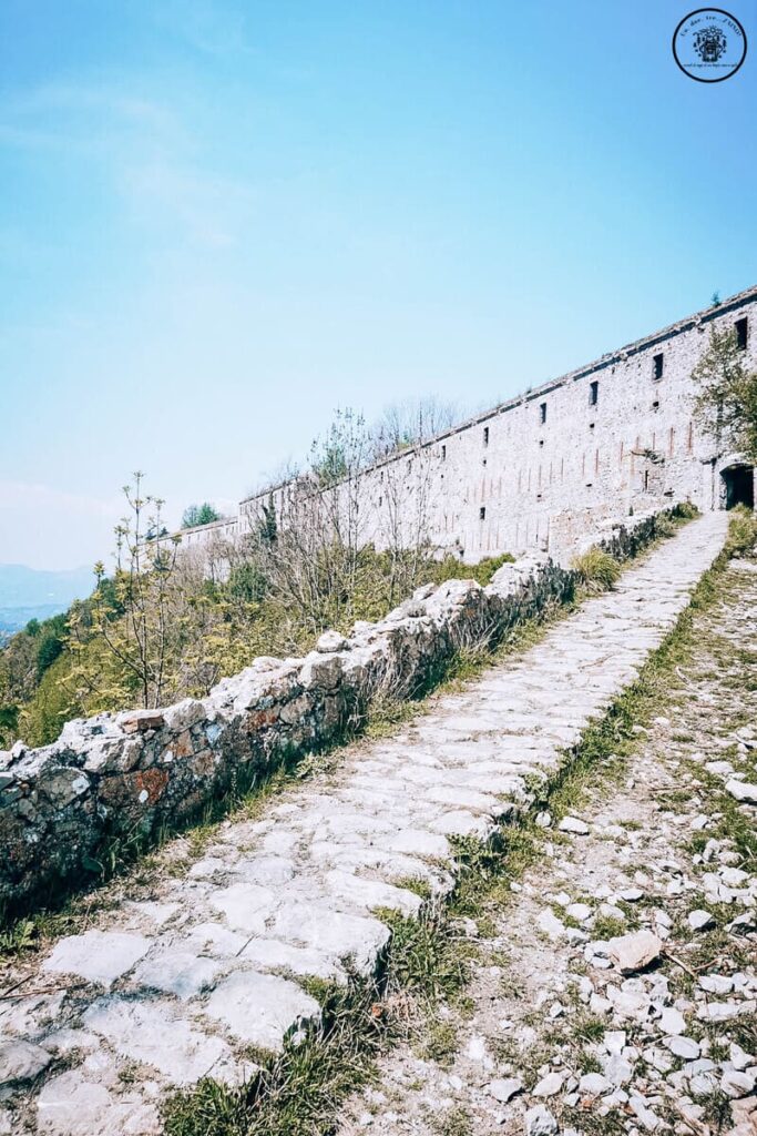 Trekking a Forte Monte Ratti