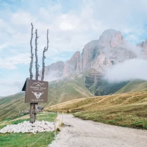 Scopri di più sull'articolo Escursione ai piedi di Sassolungo e Sassopiatto