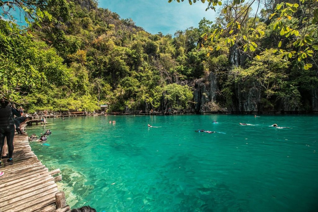 Paesaggio tropicale nelle Filippine, viaggio esperienziale e su misura